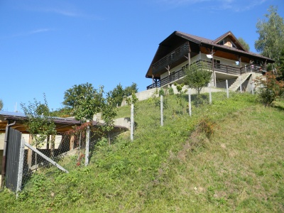 Vand casa individuala, cu teren de 1200 mp in Comuna Siriu