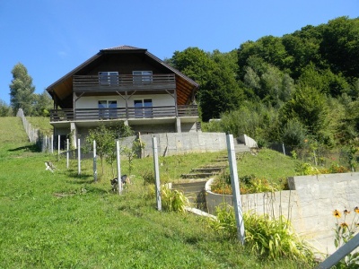 Vand casa individuala, cu teren de 1200 mp in Comuna Siriu