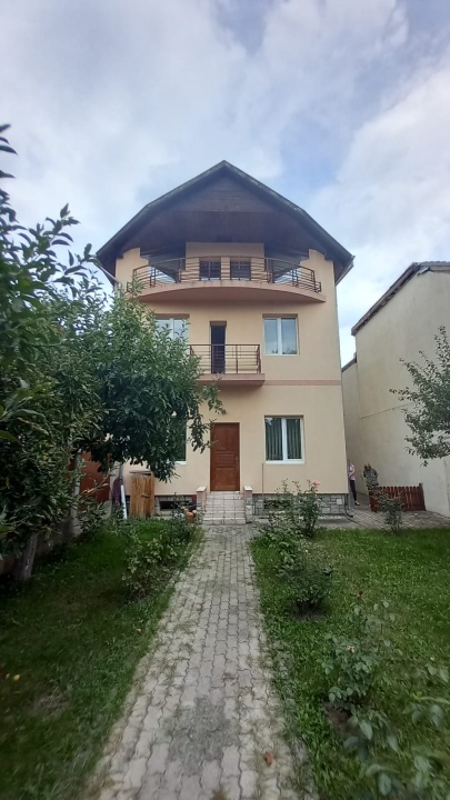 Vand casa individuala, zona Mihai Viteazu